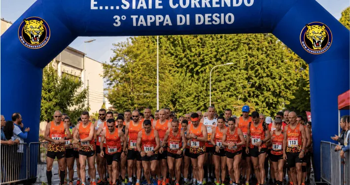 persone sul traguardo