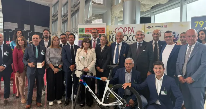 persone in posa per foto